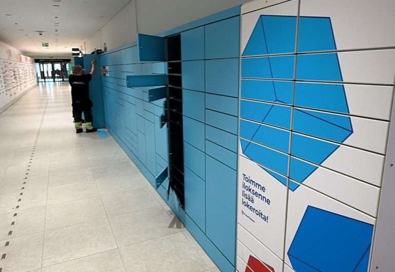 Älykkäät Pakettiautomaatit: Asennus & Sähkötyöt Kauppakeskuksissa | Rewo Works